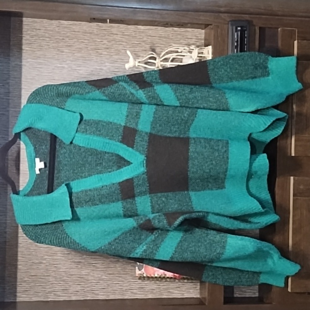 Cato Sweater V-neck Large Plaid Green and Black Size 22/24 Winter Collar